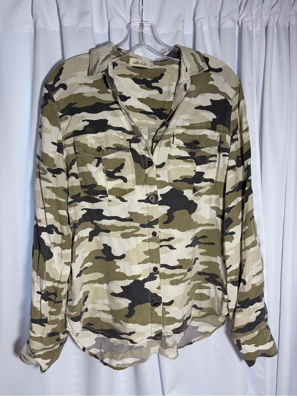 BELLA DAHL Beige & Grey Camo Button Down Top size M